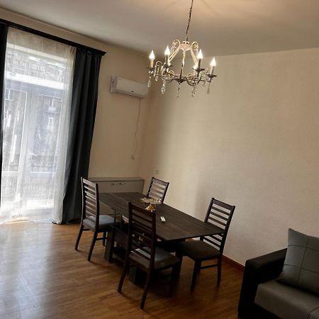 יירבאן Komitas Apartement מראה חיצוני תמונה