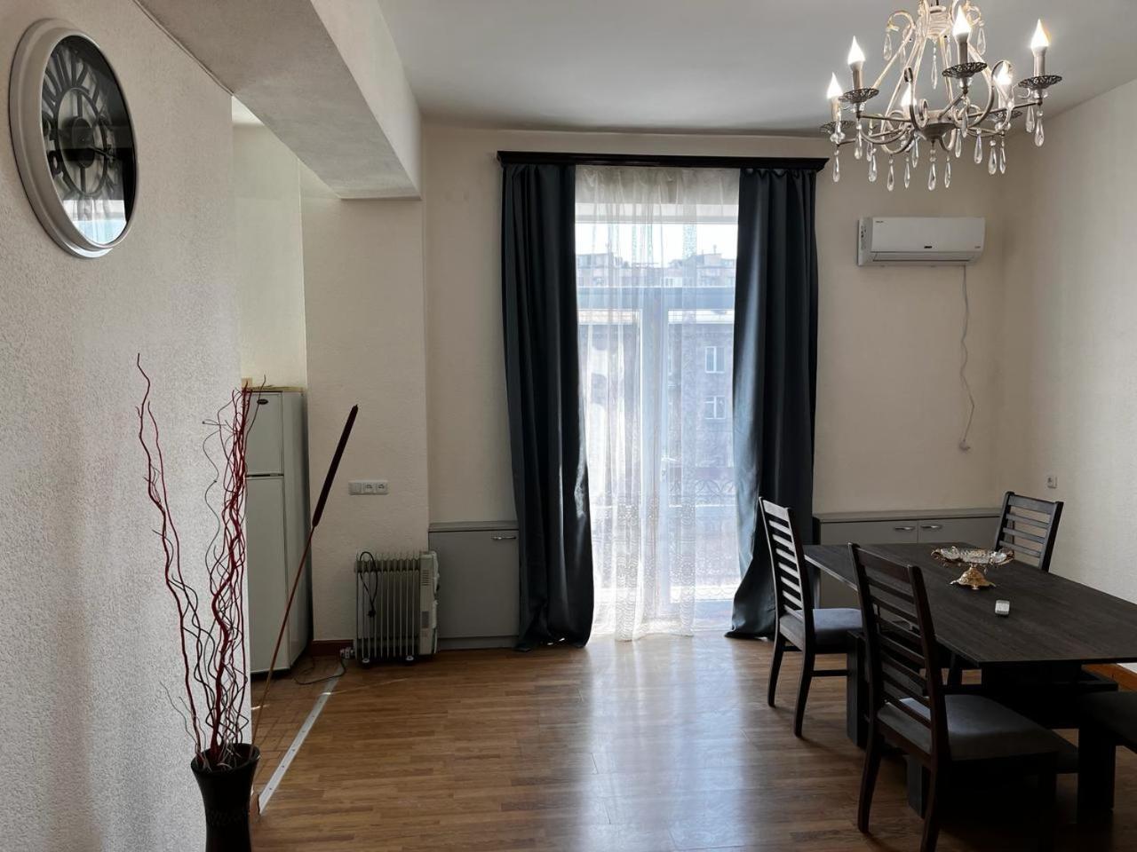 יירבאן Komitas Apartement מראה חיצוני תמונה